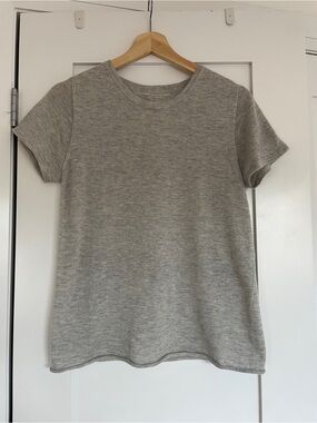 Majestic Filatures 100% Cashmere Crewneck Tee in Light Gray